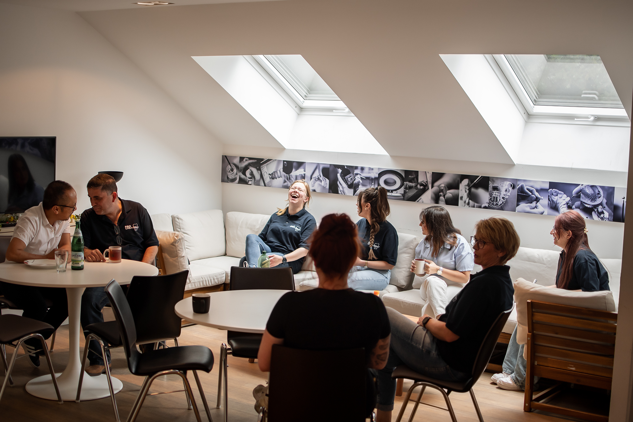 Team ProCreaDent – gemeinsame Pause im Aufenthaltsraum